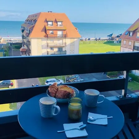 Quiet With Sea View شقة
